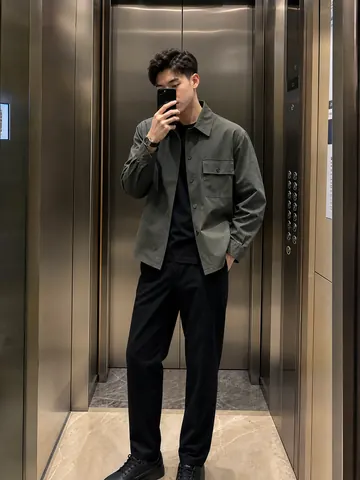 男装电梯自拍带货图